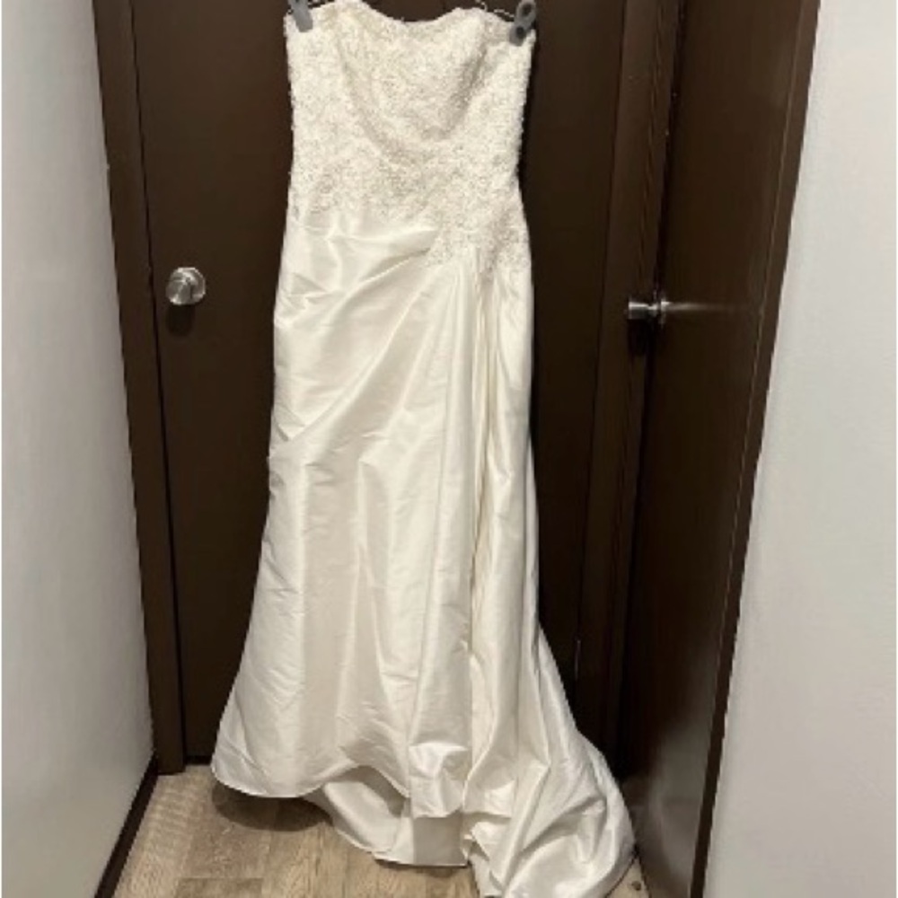 Elegant Strapless White Gown